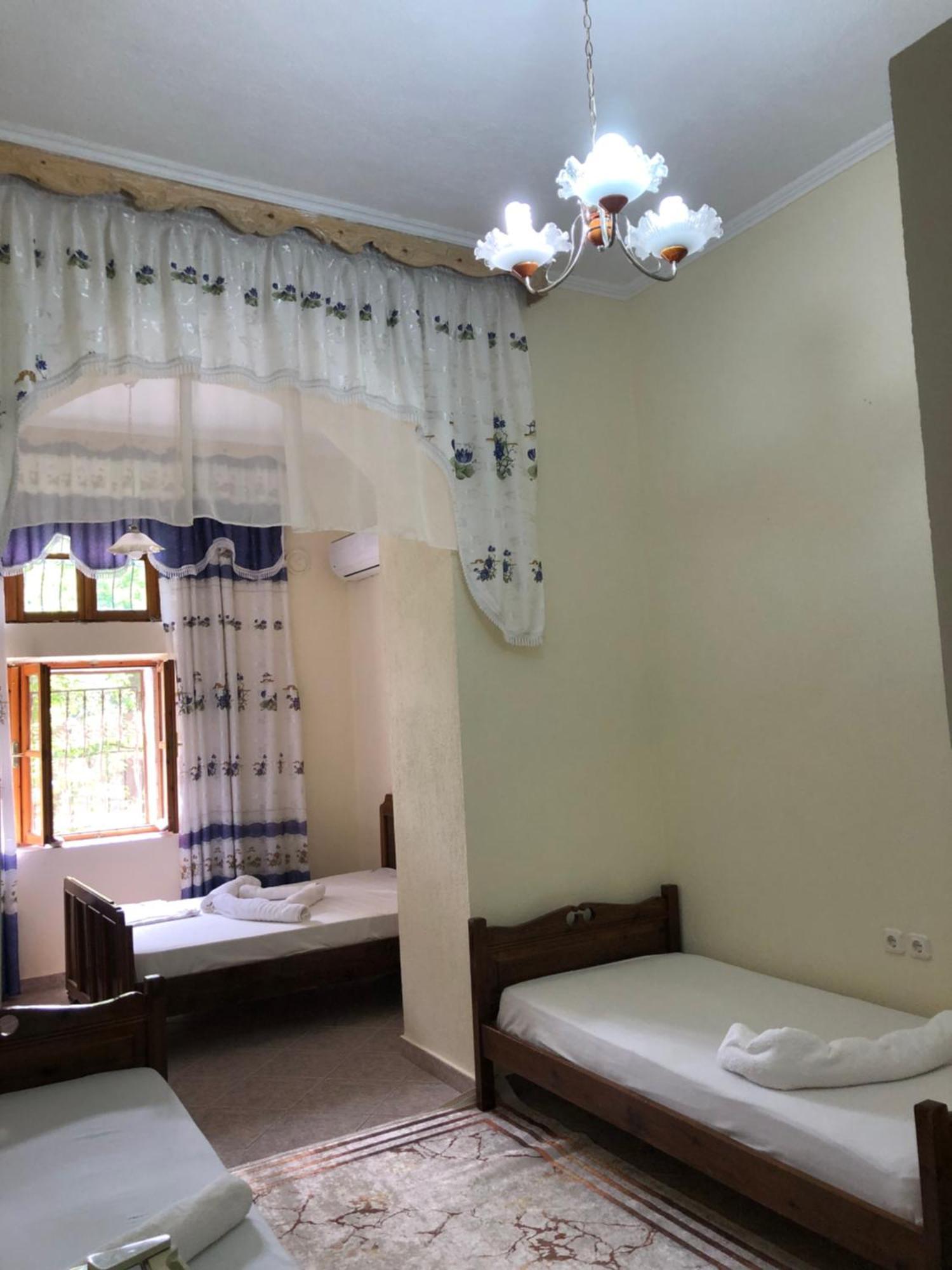 Stone Pazar Guest House Gjirokastër Екстериор снимка